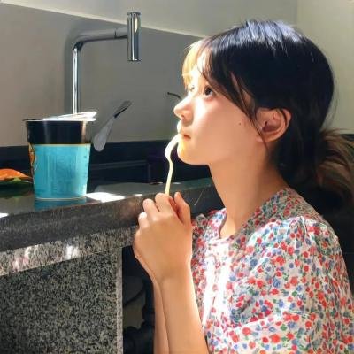 好麻烦,每天都要谈恋爱